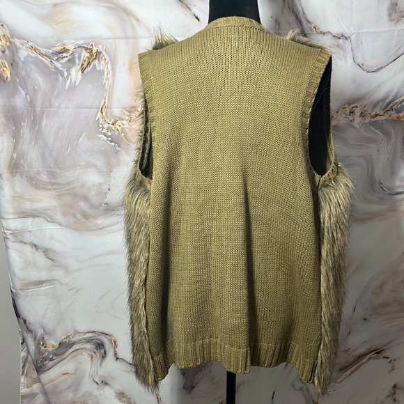 Exhilaration Faux Fur Open Front Vest Camel Size L - Picture 4 of 9